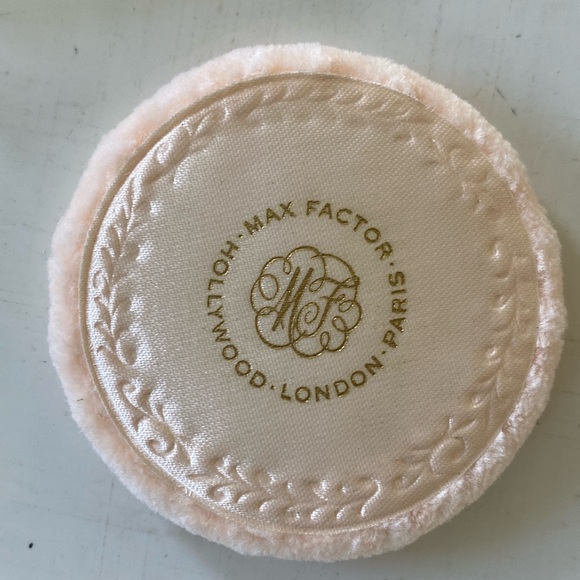 Vintage 1950’s Max Factor Hollywood Crème Puff Package of Two Velour Puffs. NEW - Picture 5 of 7
